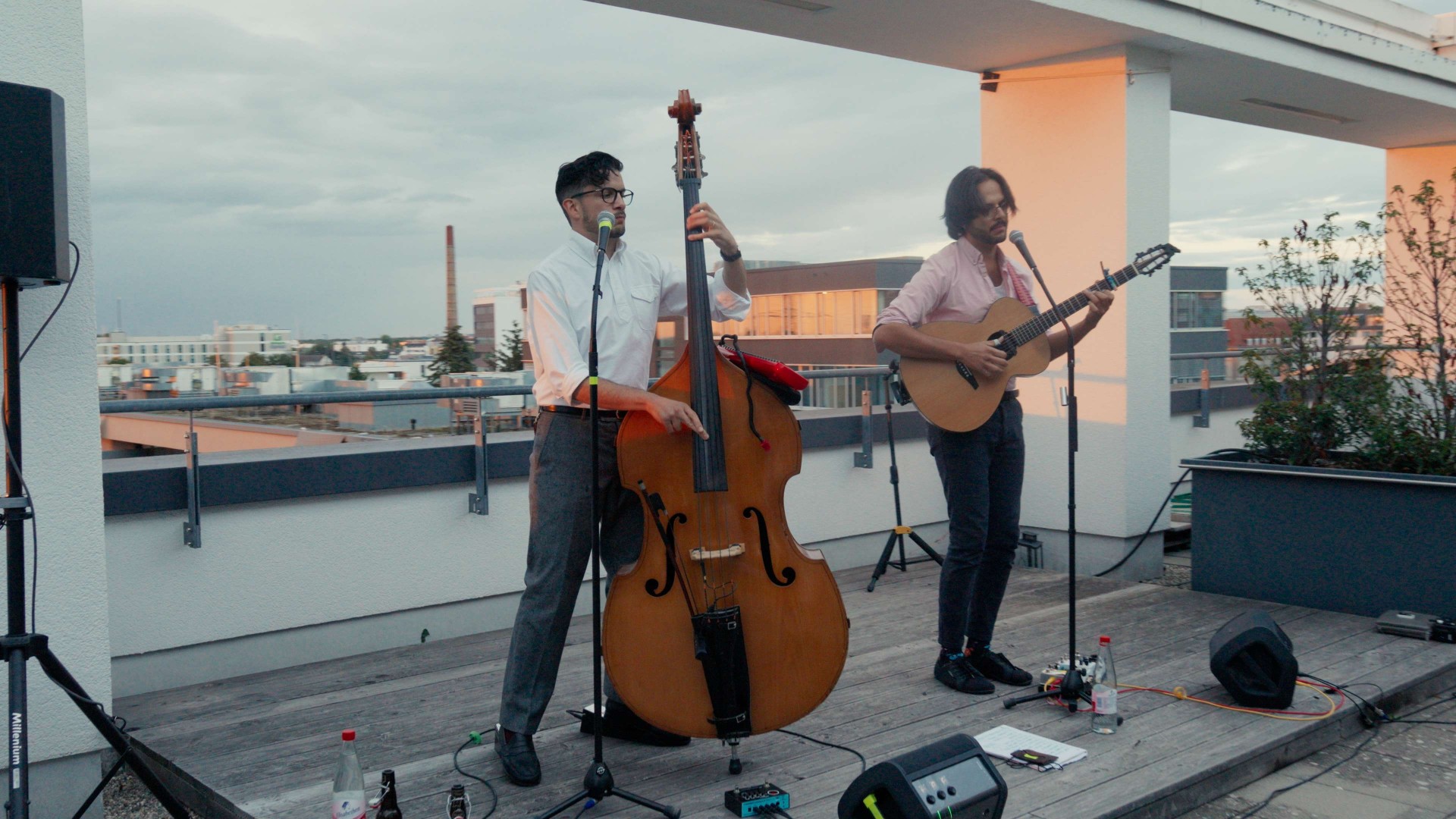 Akustik-Duo zum Sonnenuntergang