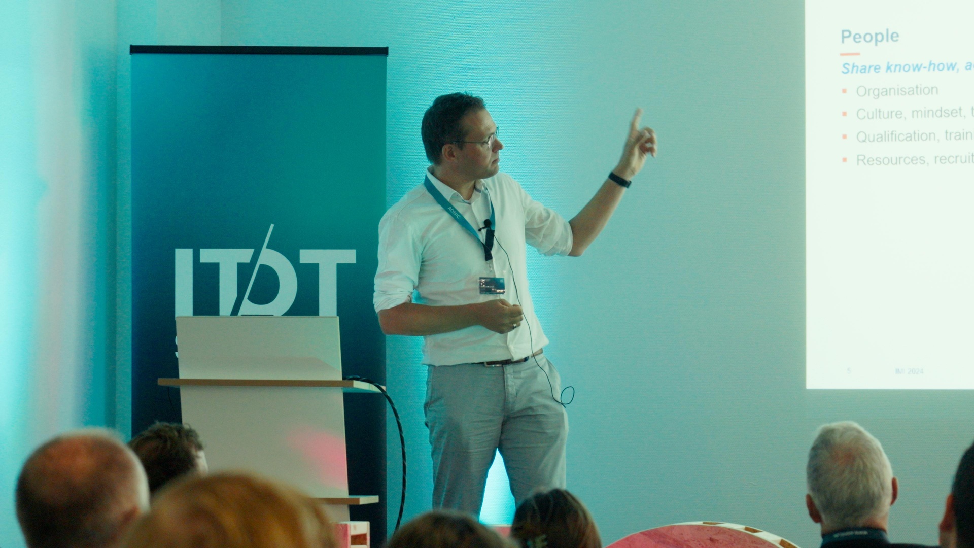 Speaker vor IT/OT Summit Banner